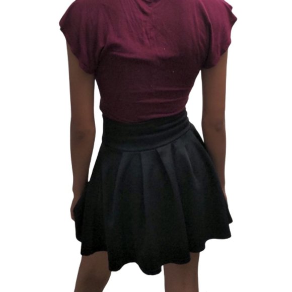 Black Skater Small Stretchy Skirt - Picture 2 of 6
